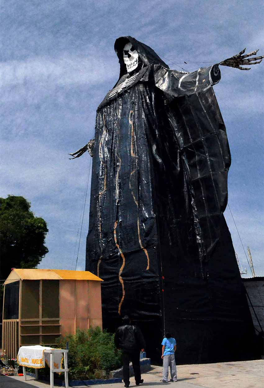 ¿Quién es la Santa Muerte y por qué millones de personas la siguen