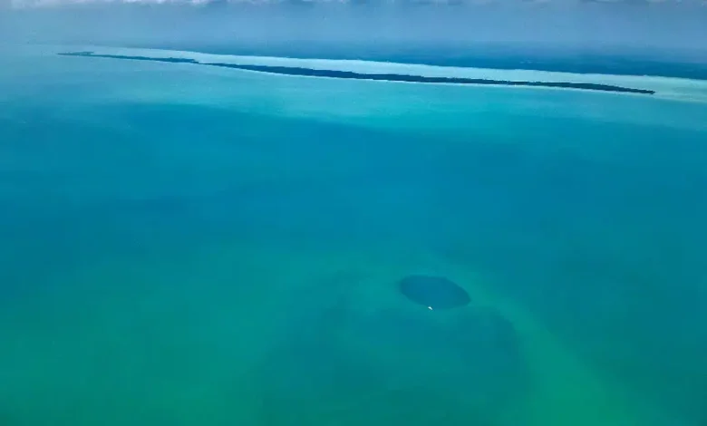 Chetumalbaybluehole1 850.jpg