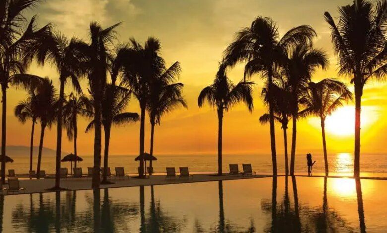 Sevpv Ext Coupleinfintypool Sunset 2 Cb.jpg