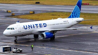 Shutterstock 2488348035 United Plane Wenjie Zheng.jpg