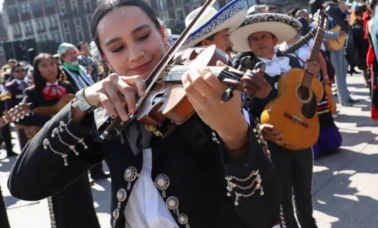 1005282 Record Mariachis Zocalo 4 Impreso.jpg