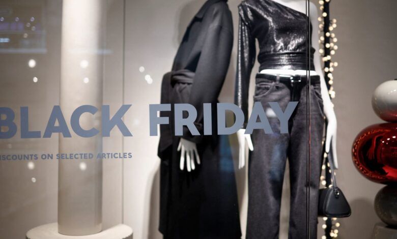 108069002 17327353842024 11 27t190510z 1888537490 Rc2udbazugfy Rtrmadp 0 Retail Holidayshopping Black Friday.jpeg