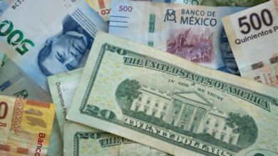 Pesos And Dollars Photo Shutterstock.jpg