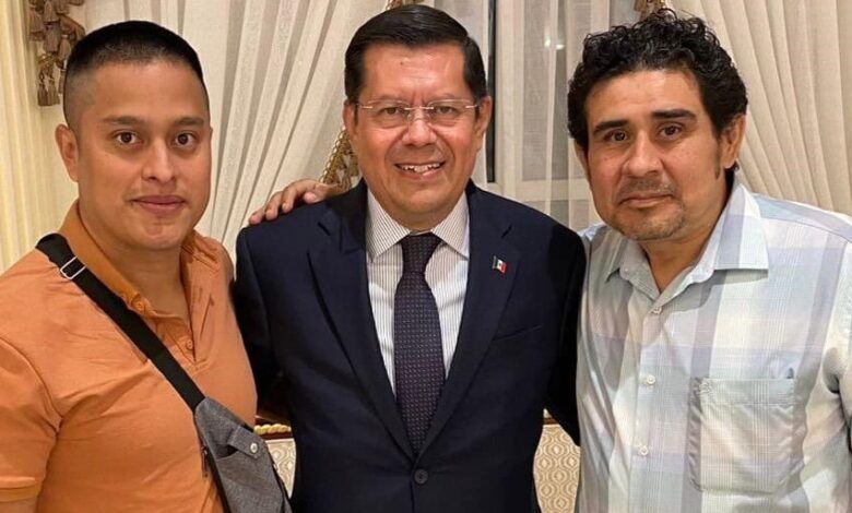 Sre With Released Mexican Crew Members Sre Twitter.jpeg