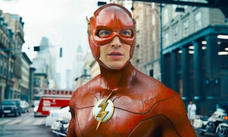 Ezra Miller Como Barry Allen Flash 3059626 Scaled.jpg