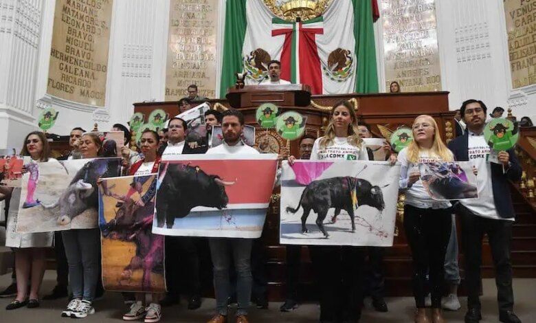 1024089 sesion congreso toros sin violencia impreso.jpg