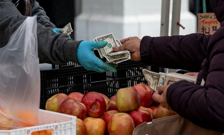 108122707 1743163583017 gettyimages 2206634387 personal consumption expenditures.jpeg