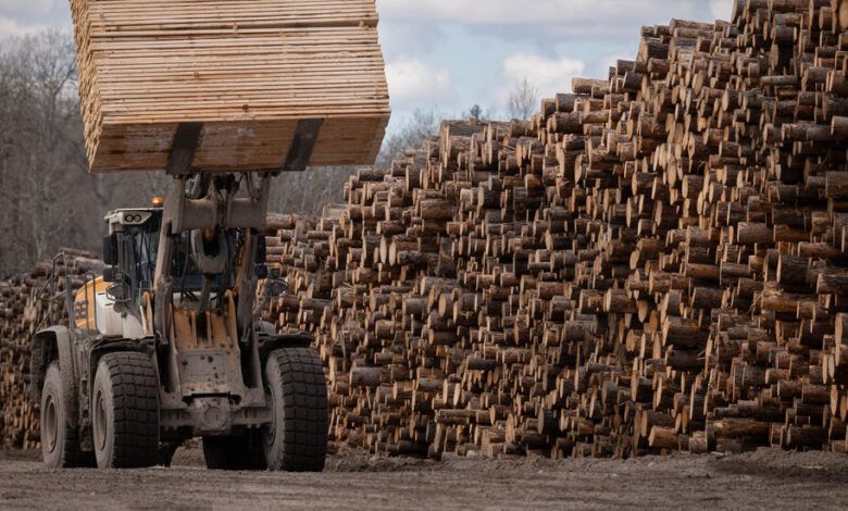 28dc Lumber Tariffs Fwgq Facebookjumbo.jpg