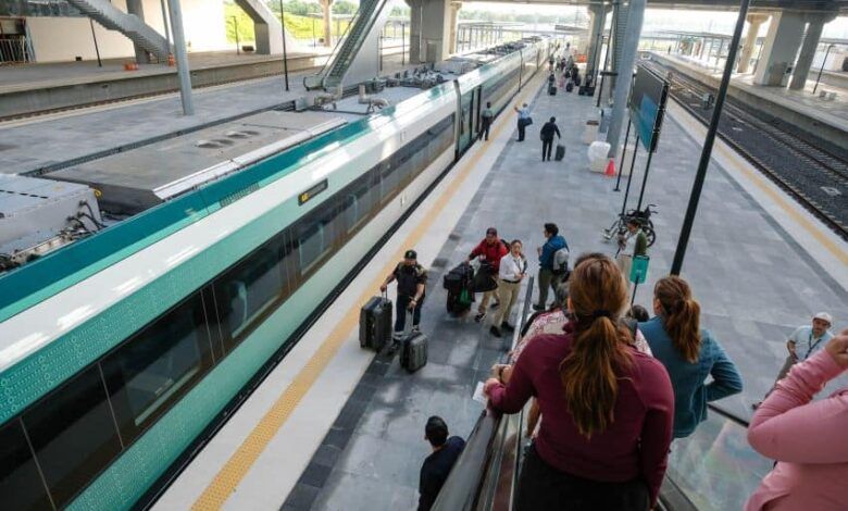1015726 turistas tren maya impreso.jpg