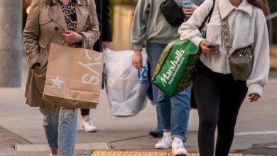 108063265 1731605780005 gettyimages 2184035506 us retail sales.jpeg