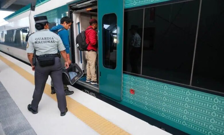 1015727 turistas tren maya impreso.jpg