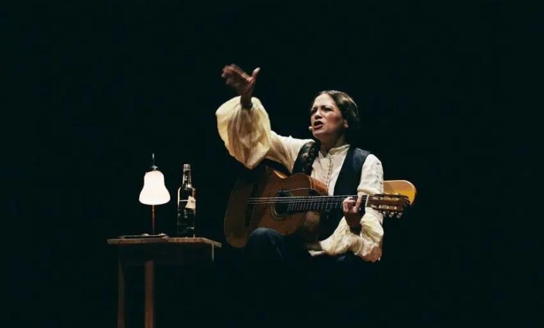 Natalia lafourcade with guitar.jpg