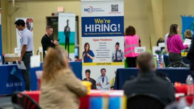 108129610 1744233967367 gettyimages 2208758847 us jobs.jpeg