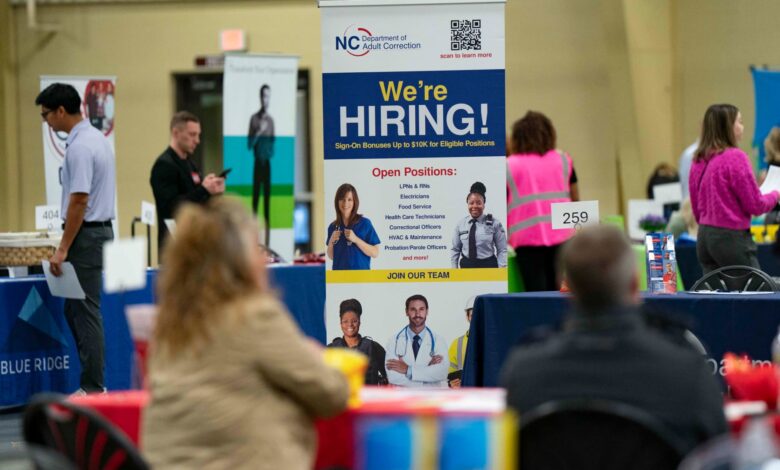 108129610 1744233967367 gettyimages 2208758847 us jobs.jpeg