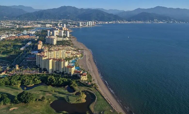 Vista aerea de puerto vallarta.jpg