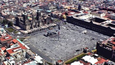 Zocalo ciudad de mexico 32846556446 cropped.jpg