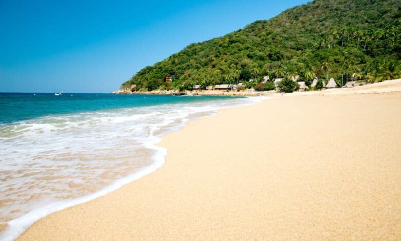 Shutterstock 123034459 playa de yelapa.jpg