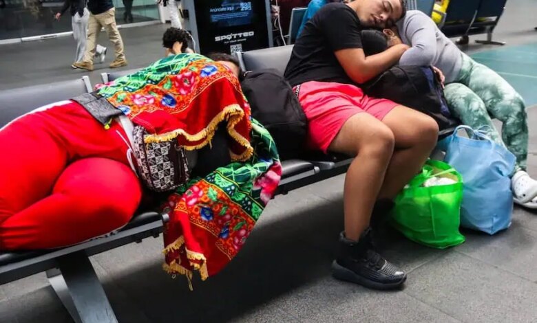 1009871 pasajeros en el aicm terminal 2 impreso.jpg