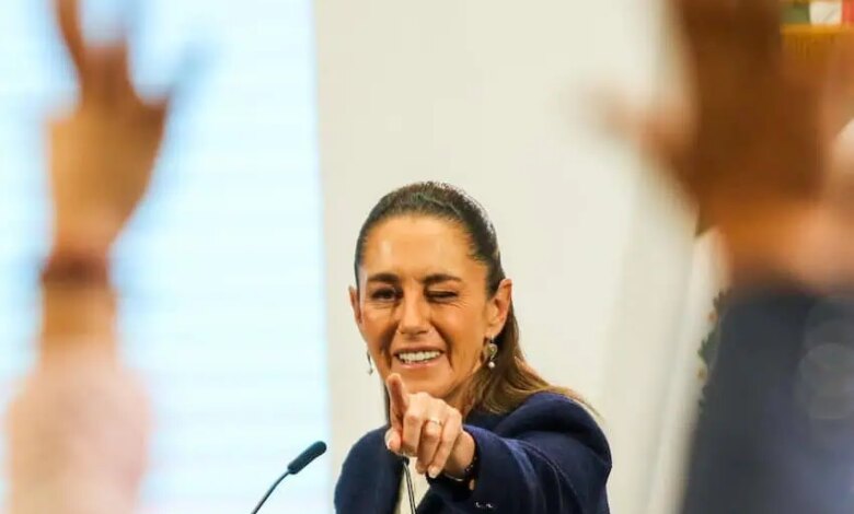 1043056 mananera del pueblo de lunes impreso.jpg