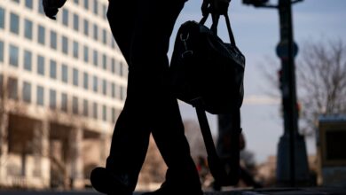 108114921 1741797726203 gettyimages 2204111314 us federal workers.jpeg
