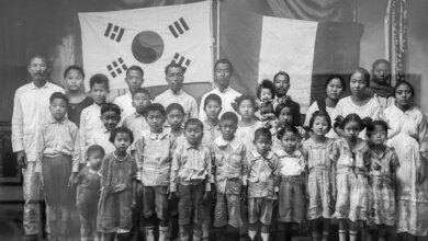 Koreans in mexico posing with flags.jpg