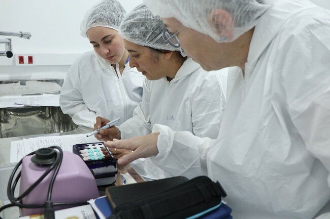 Lab 1200x800 1.jpg