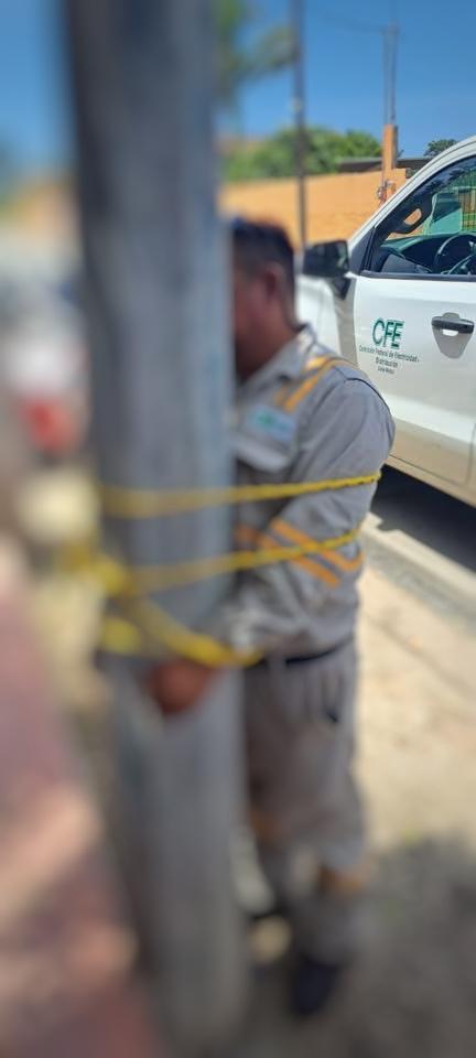 Habitantes de Dzemul Amarran a Trabajador de la CFE por Fallas ...