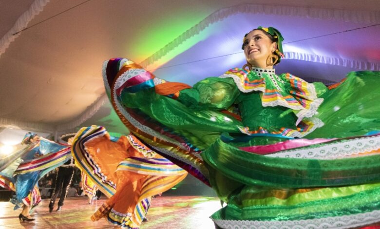 Noche mexicana portada copia min scaled 1.jpg